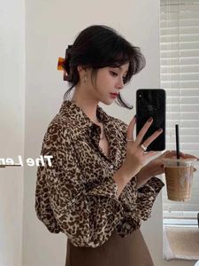 T-shirt voor dames Houzhou Koreaanse stijl Leopard Print Blouses Dames Street Kleding Fashion Dier Lange mouwen Top Grote Retro losse Casual Shirtl2405