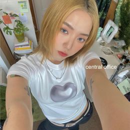 Camiseta de mujer Diseño coreano Corazón Impresión Gráfica Camina corta O Neck Baby Crop Top 2000s Harajuku Casual Streetwear Camiseta Kawaii Tees 230413