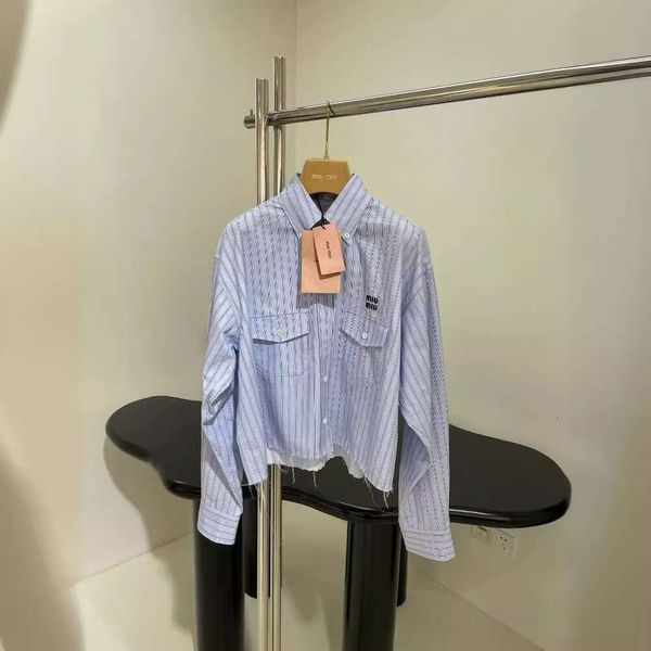 T-shirt féminin MM Famille 24SS Small Polo Collar Shirt Contraste Contraste Brodery Design Fashion Vertical Stripe polyvalente