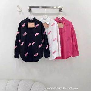 Dames T-shirt MM24 Niche Design Fashionable Roze Towel Borduurwerk Casual veelzijdige topshirt