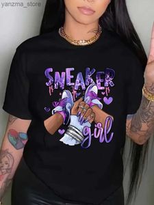 Dames t-shirt plus size sneaker girl grafische print t-shirt casual korte slve crew nek top dames kleding y240420