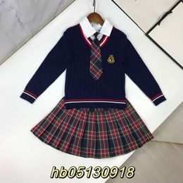 T-shirt pour femmes Spring Automne Shirt Collar Sweater Fake Two Piece Tie Plaid Jirt Two Piece Set Academy Style Cashmere