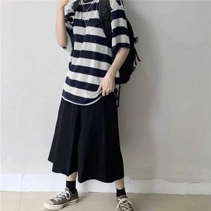 T-shirt pour femmes Summer Black Striped Harajuku Street Clothing Corée Retro Mens T-shirt à manches courtes décontractées Y2K Gothic Topl2404