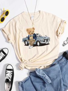 T-shirt teddybeer voor dames naast de auto t-shirt hiphop zomer tee tops zachte casual individuele shirt creativiteit essentiële vrouwen t-shirt d240507