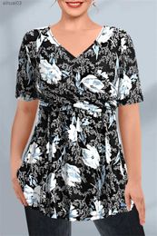 T-shirt pour femmes à manches courtes et à taille plus décontractée Black Floral Cross Cross plissé Blouse en V V T-shirt d'été Femme Top Femmel2403