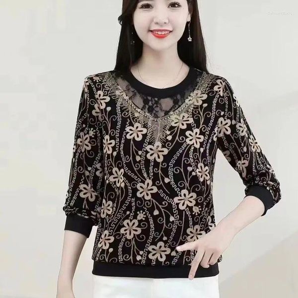 Camisetas para mujer 2023 Office Lady Fashion Camiseta con estampado de hojas Encaje empalmado Bordado Chic Perla Decoración tridimensional O-cuello