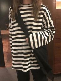 T-shirts pour femmes 2024 Black White Striped Striped Casual Tees Long Manneve Oversize Women Tops Home Simple Round Neck Fashion Basic Ladies T-shirts