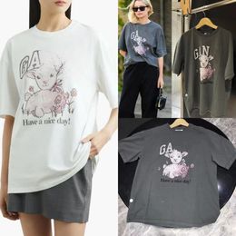 T-shirts pour femmes 24 début du printemps nouveau T-shirt en coton à manches courtes et col rond avec impression numérique de mouton gris volcanique