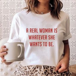 T-shirts pour femmes Une vraie femme est tout ce qu'elle veut être T-shirt Sassy Strong Women Inspirational Tshirt Féministe Female Empowerment Tee