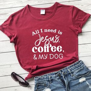 T-shirts voor dames Alles wat ik nodig heb is Jezus Koffie Mijn hond T-shirt Leuke vrouwen grafische moeder Valentijn T-shirt met korte mouwen