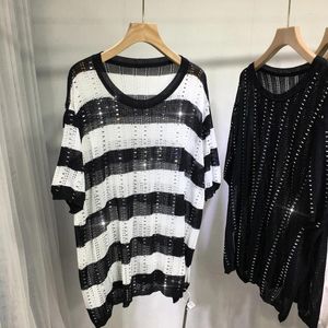 T-shirts pour femmes Couleur de contraste blanc noir Stripe Femme Tripted Kirt All-Match Hollow Out O-Leck Pullover Top Forage Sleeve courte