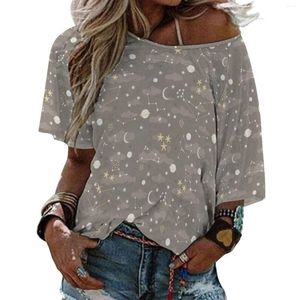 T-shirts pour femmes Cosmos et étoiles.Sépia à volants manches courtes T-Shirt col en V imprimé chemise hauts carte du zodiaque fond blanc vecteur