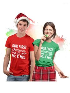 Les t-shirts pour femmes couplent premier Noël marié couple assorti notre 1er en tant que mr mrs chemise drôle