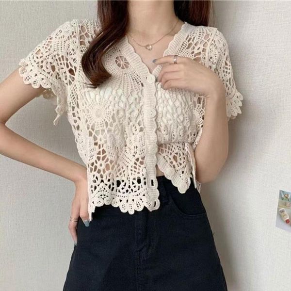 T-shirts pour femmes D Femmes d'été style français à manches courtes en dentelle haussement d'épaules évider crochet tricot boléro cardigan col en V boutonné pure culture