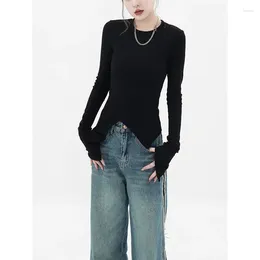 T-shirts pour femmes Fashion Black Slim Knit Long Sheve Base Shirt Automne and Winter Design Sense Slit épisser le cou rond à l'intérieur du haut