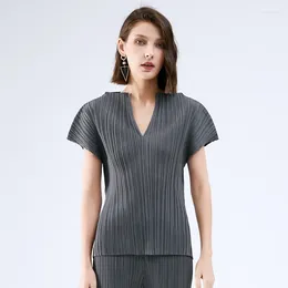 T-shirts pour femmes miyake plissé classique petit en V à col courte à manches courtes
