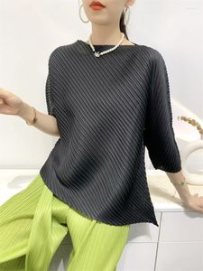 T-shirts Femmes Miyake Summer 2023 Femmes Rregular T-shirts Fold Plissé Tops Inclinés Confortable Couleur Solide Casual Élégant Esthétique
