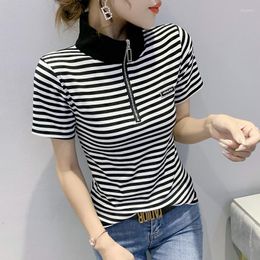Camisetas de mujer que venden camisetas finas de manga corta a rayas con cuello levantado y cremallera de estilo occidental