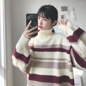 T-shirts pour femmes vendant un pull épaissis d'hiver Stripe collier haut coréen lâche mode mince chaude tricots de tendance
