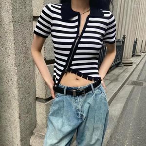 Camisetas de mujer Slim Diagonal Collar cremallera Crop Top manga corta negro blanco rayas camisetas Irregular punto gráfico Grunge