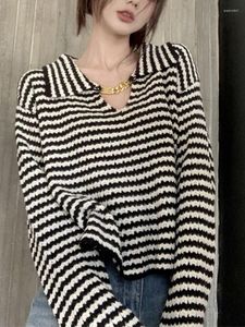 T-shirts pour femmes Printemps d'automne Pull Femme coréenne Fashion Black Blanc White Striped Switwears Femme Femme Cascure Lot Mancheve Chain