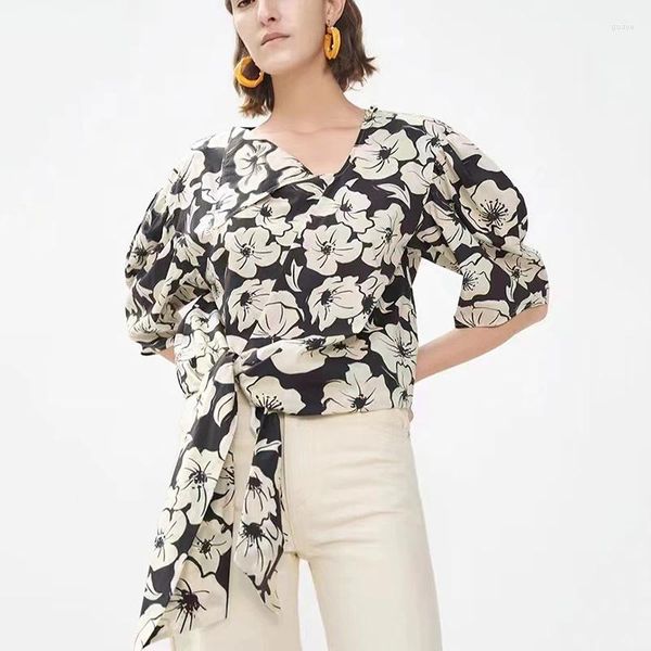 Camisetas para mujer Modelos de primavera Corte anudado Diseño de estampado retro francés Sentido y verano Luz suelta Madura Viento de Hong Kong Top estampado
