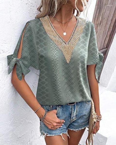 Camisetas de mujer, camiseta de verano para mujer 2023, camiseta informal con cuello en V y detalle atado, camiseta de manga dividida con bordado de ojales a la moda con paneles en contraste