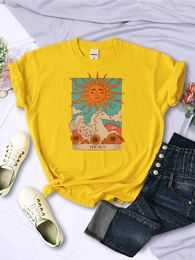 Dames T-shirts Tarot Card Art The Sun Prints Vrouw T-shirt Comfortabele Manga Esthetiek Korte mouw Vintage Klassieke Kleding