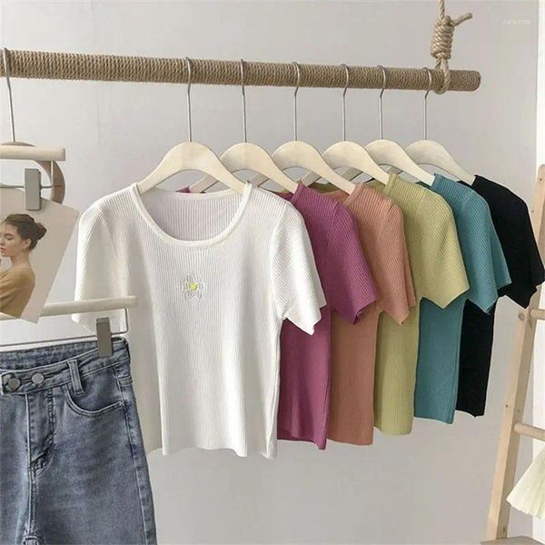 T-shirts de femmes Tshirts Summer Small Flower Broidered Couw Neck Short Sleeve Pullover tricot Top Crop Crop Camisetas