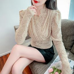 T-shirt da donna Autunno e inverno coreano Temperamento di fascia alta Scollo a V Bolla Manica lunga Pizzo Pieghettato Alla moda Dolce Elegante