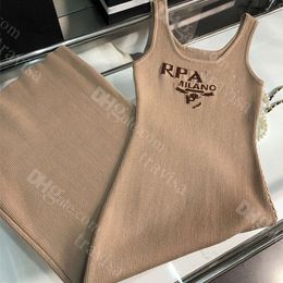 Damestanktop Vroege herfst Nieuwe letter Logo Jacquard Slim Fit Mouwloos Gebreide jarreteljurk Gewikkelde heuprok voor dames Designer Effen kleur Vest