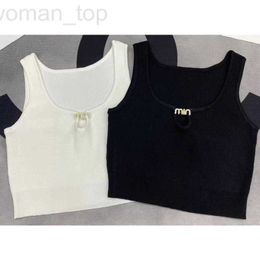 Tanks pour femmes Camis Designer 2024 MIU Début du printemps Nouvelle version coréenne avec une ajustement sucré et slim, avec un sens de la conception de la camisole en tricot de niche pour les femmes PV5W