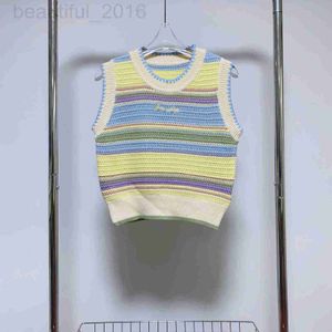 Chars pour femmes concepteur de camis Zhuoya Rainbow français Stripe rond cou rond tricots printemps 2024 Nouveau gilet creux brodé
