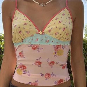 Damestanks Camis Xingqing 2000s Y2K Cami Top Women Fairycore Clothing Floral Print Spaghetti Strap Slvelloze tanks met Bow Coquette Cloths Y240420