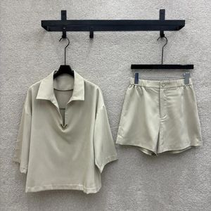 Suits-survêtements féminins 2024 Fashion en forme de boucle en métal en forme de boucle en métal pur Pullover Shirt Shorts à lacets élastiques Set 2 pièces 0408