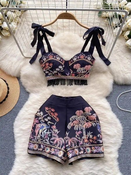 Trajes de mujer 2024 Vacaciones de verano Jacquard Floral 2 piezas Traje Pajarita Correa de espagueti Rebordear Borlas Copa Cultivo Top Flor Pantalones cortos Conjunto