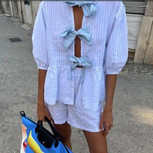 Les survêtements pour femmes de la plage de vacances Femmes Y2k rétro Kawaii tenues lâches Ruffle 2 pièces Set Stripe Bow Lace Up Up Short Shirt Tops Pantal