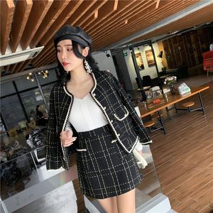 Chándales de mujer Abrigo de chaqueta de tweed de lana a cuadros negros + Mini falda lápiz Conjunto Oficina Mujeres elegantes Trajes de dos piezas Chándal Europeo B2