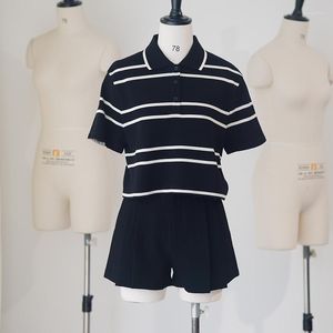 Survêtements pour femmes Cosmicchic 2023 été 2 pièces ensemble femmes de haute qualité tout match tricoté rayé polo mode noir plissé mince