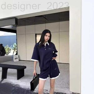 Dames Tracksuits Designer 2024 Zomerlicht luxe contrast kleurontwerp flip kraag top+elastische taille shorts casual set 488d