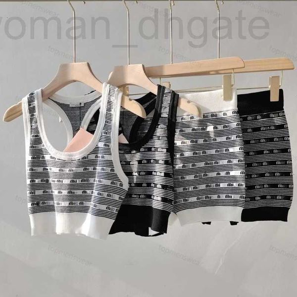 Trajes de mujer Diseñador 23s Verano Mujeres Chándales Chaleco sin mangas Pantalones cortos Miu Letra simple Prendas de punto de lana Chica caliente Camiseta Transpirable Dulce Slim Top 6I3H