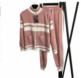 Chándales de mujer Diseñador de lujo Knit Zip Cardigan Tops Pantalones Traje 2PCS Conjuntos Chaqueta Abrigo rosa Casual Suéter Pantalones Trajes