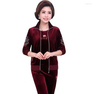 Survêtements pour femmes Printemps Automne Costumes Sportsuit Vêtements d'âge moyen et âgé Grande taille Broderie Costume trois pièces Pantalon Sportswear