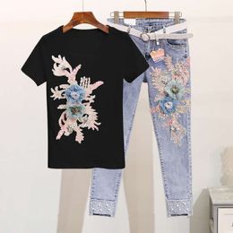 Trajes de mujer Trajes de verano Conjuntos de mujeres Conjuntos de trabajo pesado Bordado Flor 3D Camiseta de manga corta y jeans 2pcs Ropa Trajes casuales femeninos Y79