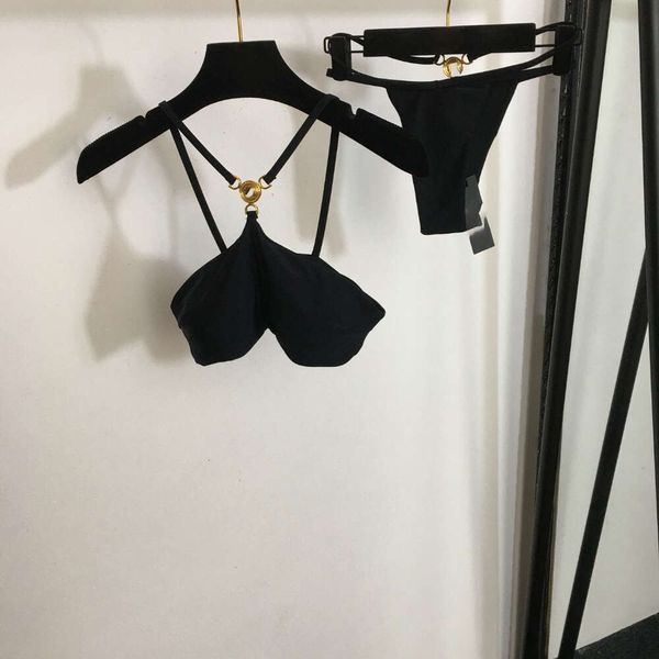 Survêtements pour femmes Summer Bikini Split Maillot de bain Portrait Bouton doré Décoratif Soutien-gorge Sous-vêtements + String Triangle