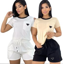 Survêtements pour femmes Triangle Design 2 pièces Ensemble Femmes Mode Lettre Imprimer T-shirt à manches courtes et shorts Ensemble 2 pièces Biker Short Set pour femme