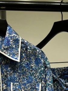 Survêtements pour femmes Femmes Bleu Imprimé Ensemble Turn Down Collier Simple Boutonnage Blouse à manches courtes ou taille élastique Shorts Vintage Été 2024
