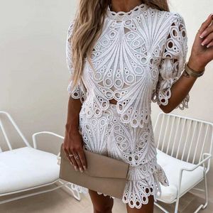 Survêtements pour femmes Tenue pour femme Couleur unie Laciness Flare Sleeves Hollow Out Top Shorts Outfits T-shirt en dentelle élégante Shorts Set Vêtements pour femmes P230419