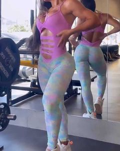Dames trainingspakken Dames bedrukte jumpsuit gesneden yogaset zacht geïntegreerde training naadloze sportkleding gymset push-up fitnessset 2024 J240305