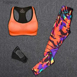 Saisies de piste féminine Femme Sports Yoga Setwear Running Outdoor Training Fitness Top Bra Leggings Outdoor Gym Gym Socks Free YQ240422